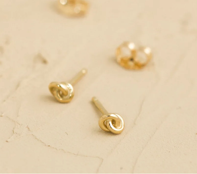 Boucles d'oreilles puces nœud plaquées or