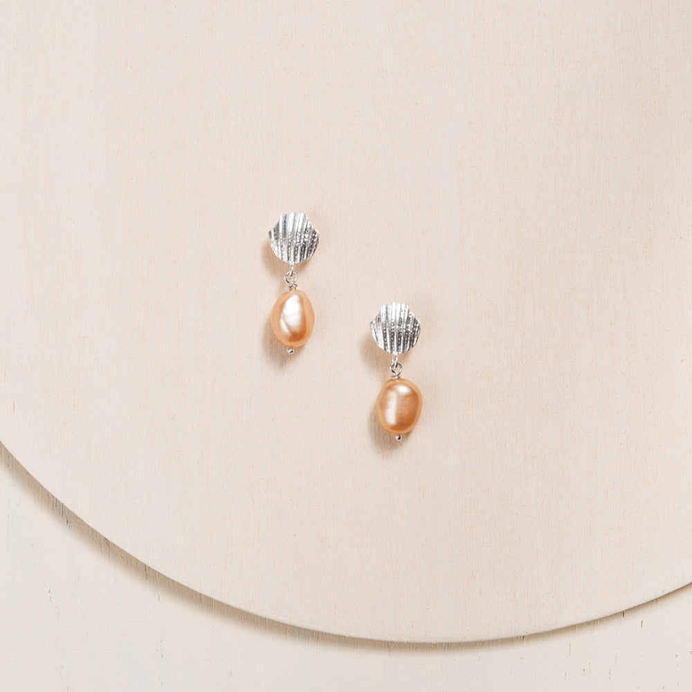 Boucles d'oreilles en or blanc 14k et perle par Camillette