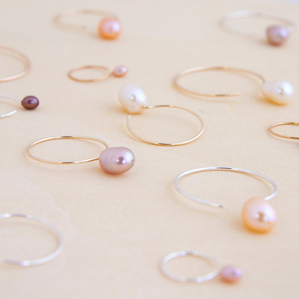 Basic Gold Filled Hoop Earrings - Black Pearl - 24mm - Camillette