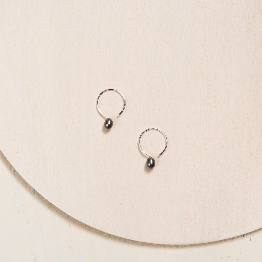 Basic Small Silver Hoop Earrings with Ivory Pearl - 13mm - Camillette