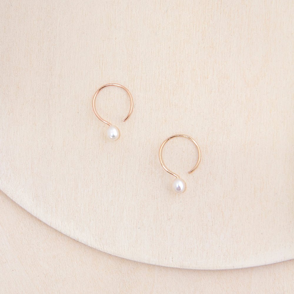 Basic Small Yellow Gold Filled Hoop Earrings with Ivory Pearl - 13mm - Camillette