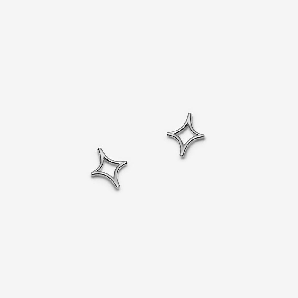 Star Stud Earrings - Silver - Camillette